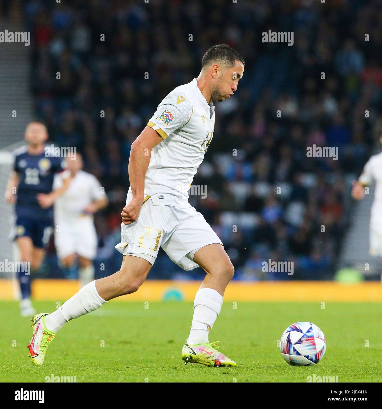Glasgow, Regno Unito. 08th giugno 2022. La Scozia ha giocato in Armenia all'Hampden Park, lo stadio nazionale di calcio della Scozia, nel primo round della UEFA Nations League. Entrambe le squadre sono nella Lega B, Gruppo 1. Secondo Steve Clark, il manager scozzese, il team spera di passare dalla sconfitta contro l'Ucraina una settimana fa. Credit: Findlay/Alamy Live News Foto Stock