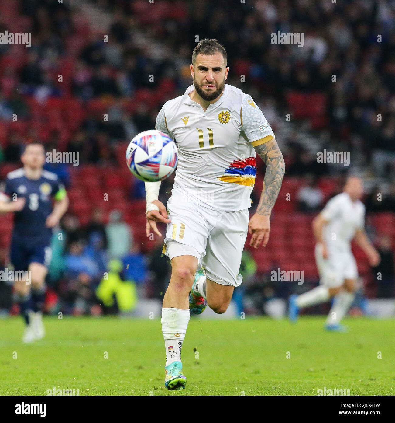 Glasgow, Regno Unito. 08th giugno 2022. La Scozia ha giocato in Armenia all'Hampden Park, lo stadio nazionale di calcio della Scozia, nel primo round della UEFA Nations League. Entrambe le squadre sono nella Lega B, Gruppo 1. Secondo Steve Clark, il manager scozzese, il team spera di passare dalla sconfitta contro l'Ucraina una settimana fa. Credit: Findlay/Alamy Live News Foto Stock