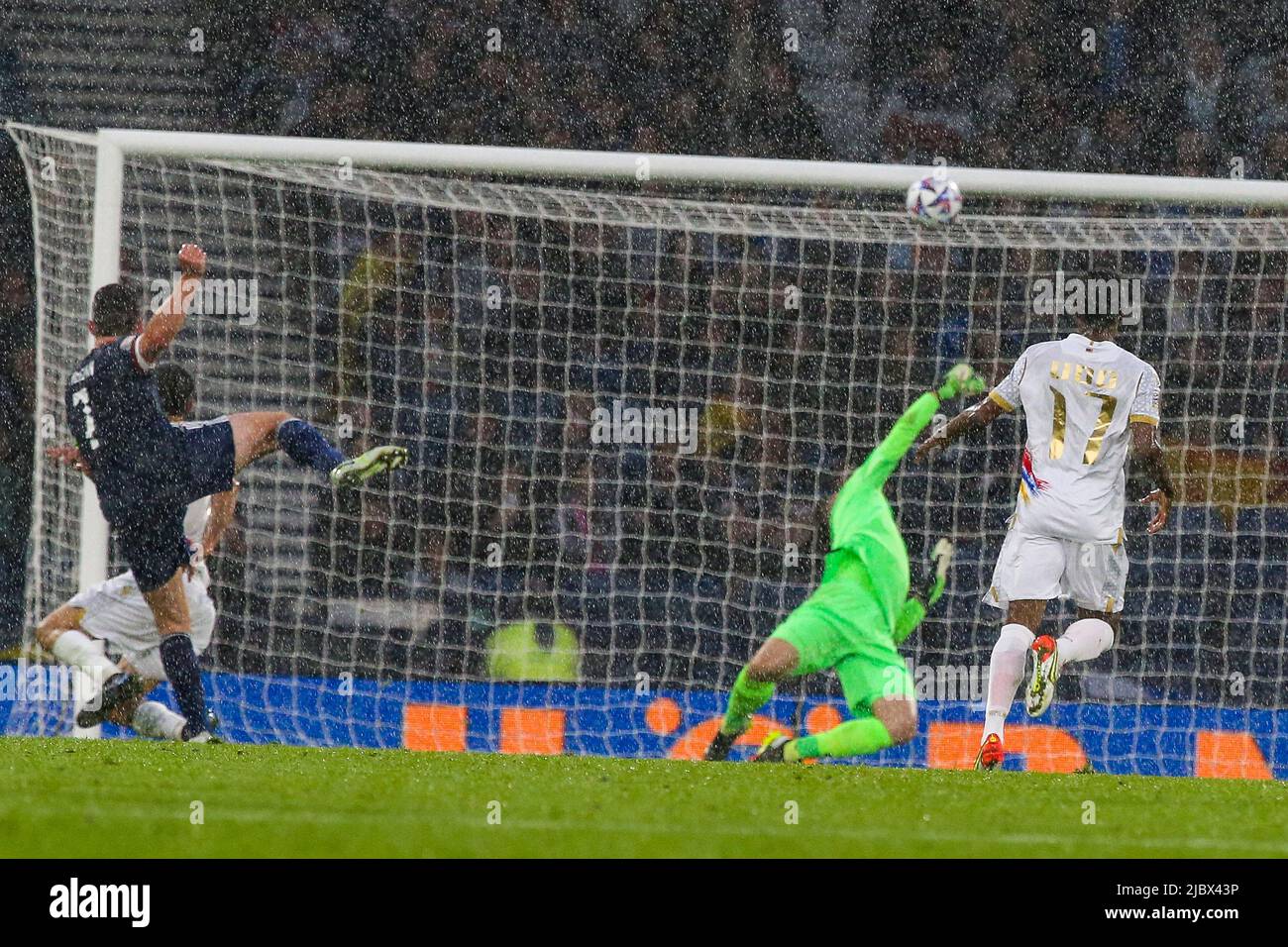 Glasgow, Regno Unito. 08th giugno 2022. La Scozia ha giocato in Armenia all'Hampden Park, lo stadio nazionale di calcio della Scozia, nel primo round della UEFA Nations League. Entrambe le squadre sono nella Lega B, Gruppo 1. Secondo Steve Clark, il manager scozzese, il team spera di passare dalla sconfitta contro l'Ucraina una settimana fa. Credit: Findlay/Alamy Live News Foto Stock