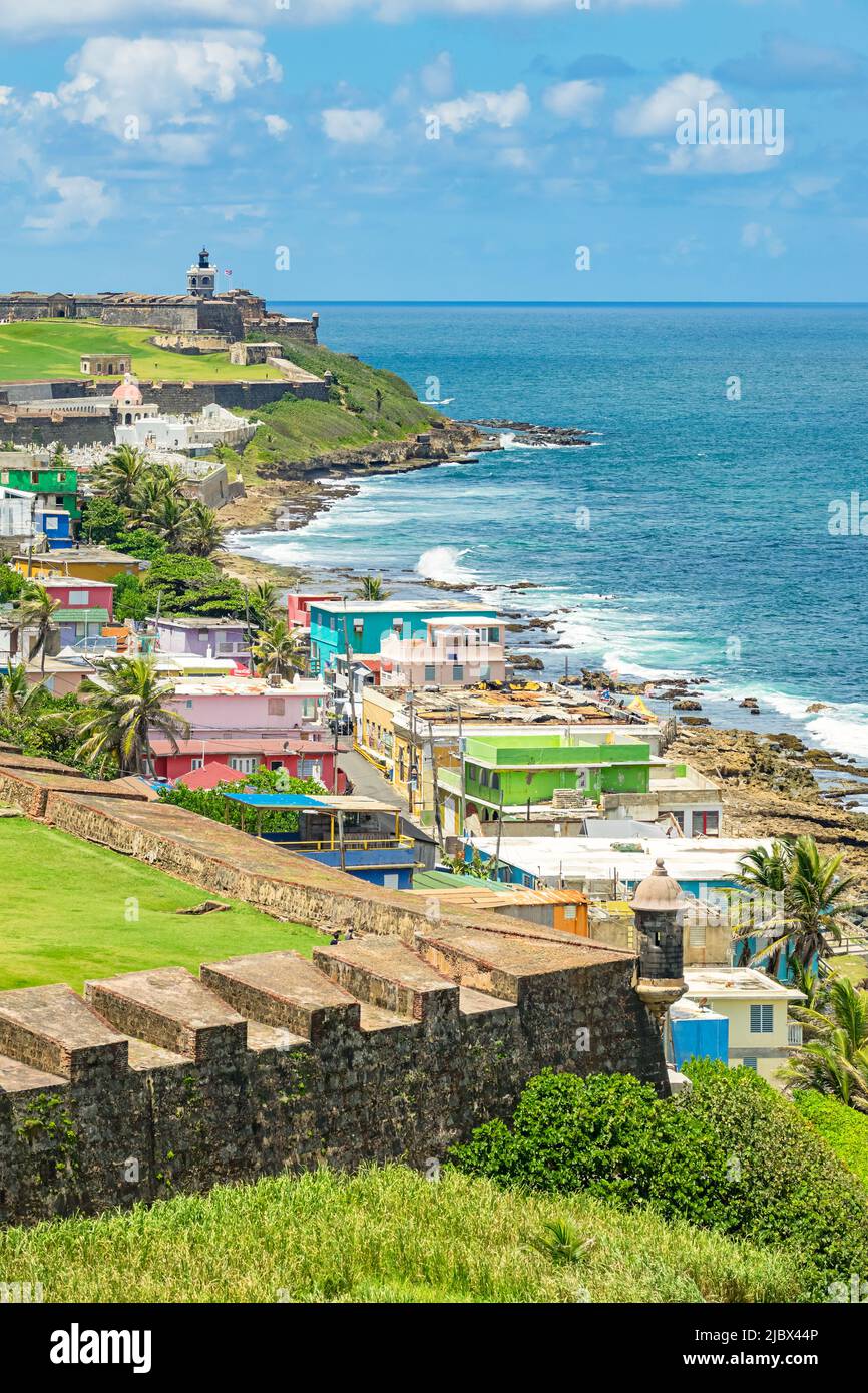 Vista sulla vecchia San Juan, Puerto Rico in una giornata di sole. Foto Stock