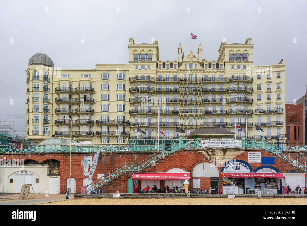 Il Grand hotel, storica architettura vittoriana lungo il lungomare di Brighton, East Sussex, Inghilterra, Regno Unito Foto Stock
