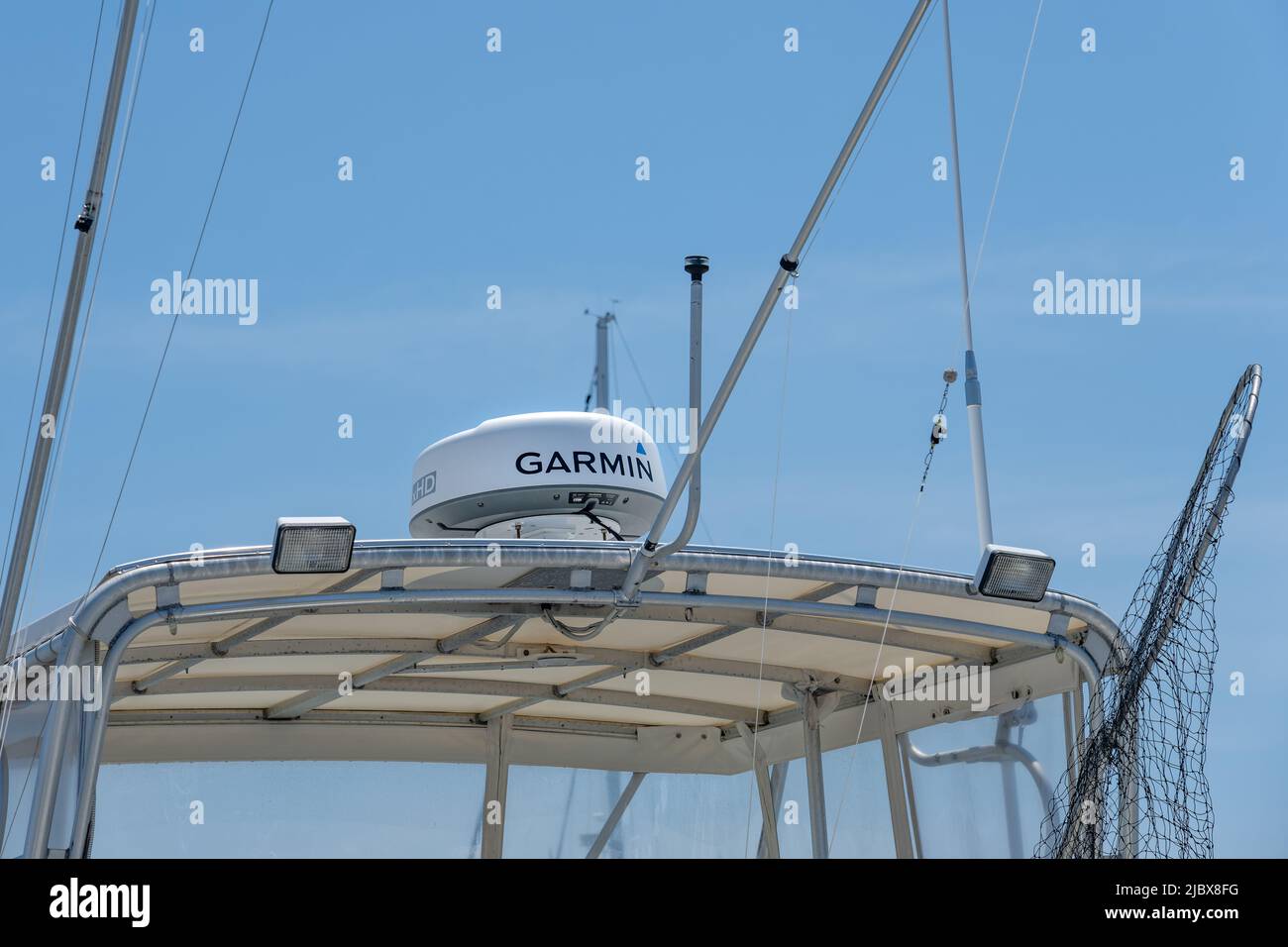 Cape May, NJ - 2 giugno 2022: Radome marino xHD Garmin montato su una barca. Foto Stock