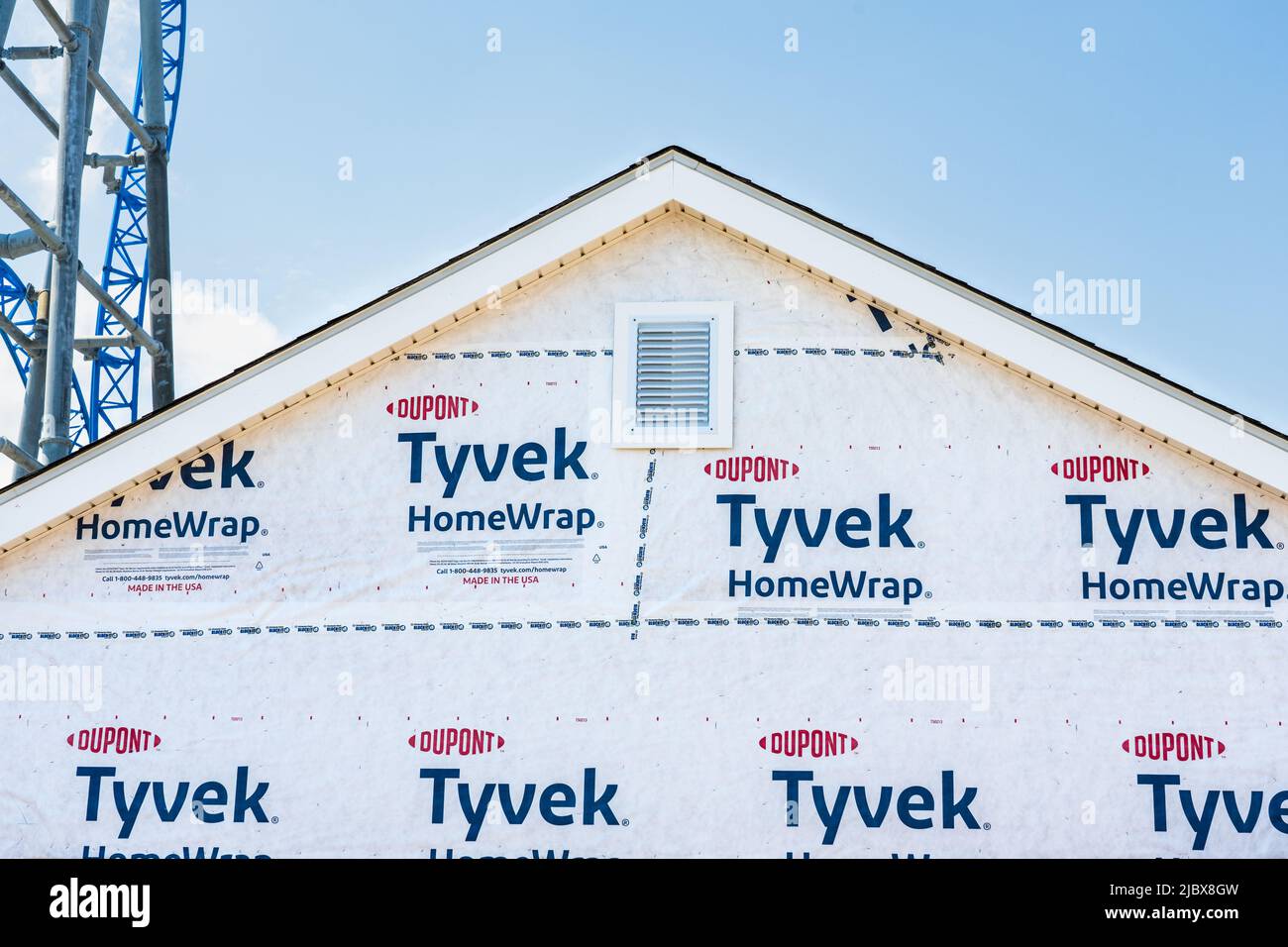 Ocean City, NJ - Giugno 2, 2022: Tyvek HomeWrap by Dupont è un materiale da costruzione non tessuto e traspirante che aiuta a mantenere l'aria e l'acqua fuori, mentre lasciando Foto Stock