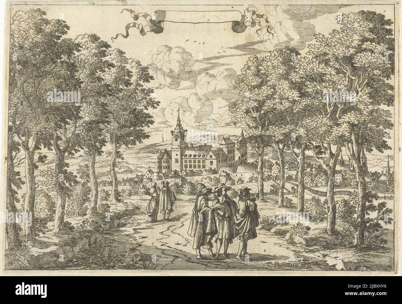 Tra due file di alberi, tre uomini sono fermi, uno guardando un documento, l'altro verso la città e il castello sullo sfondo. Un uomo e una donna si levano un po' più in piedi lungo il cammino. Nel cielo una banda senza testo, Walkers e un castello, tipografo: Cornelis Elandts, (menzionato sull'oggetto), l'Aia, 1670, carta, incisione, h 162 mm x l 233 mm Foto Stock