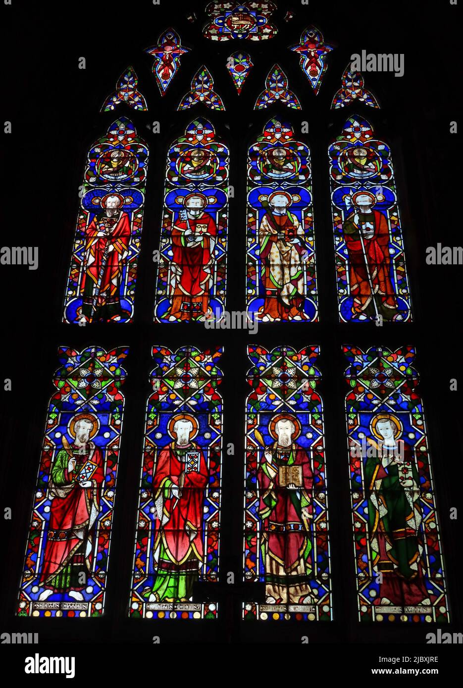 Stained Glass at St Oswald's Church, Golborne Rd, Winwick, Warrington, Cheshire, Inghilterra, WA2 8SZ Foto Stock