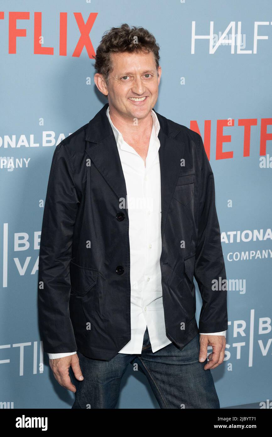 New York, Stati Uniti. 09th giugno 2022. Alex Winter arriva sul tappeto rosso per la prima mondiale di 'Halftime' a United Palace il giorno di apertura del Tribeca Festival 2022 a New York City il 8 giugno 2022. Foto di Gabriele Holtermann/UPI Credit: UPI/Alamy Live News Foto Stock