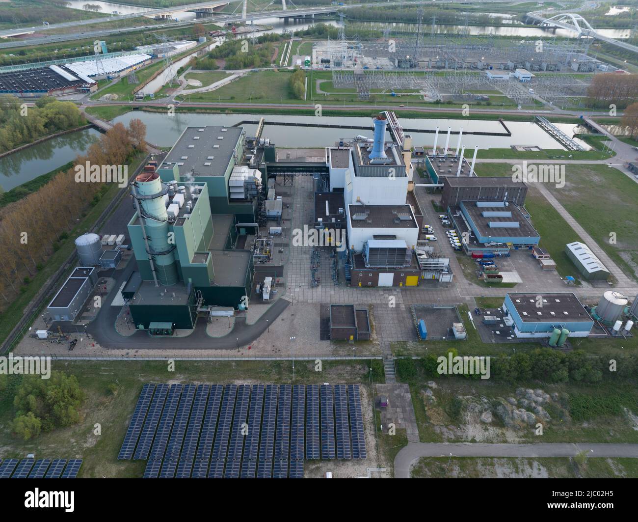 Stazione di generazione di elettricità infrastruttura di cogenerazione centrale elettrica centrale elettrica per generare elettricità e calore per le famiglie in Diemen Foto Stock