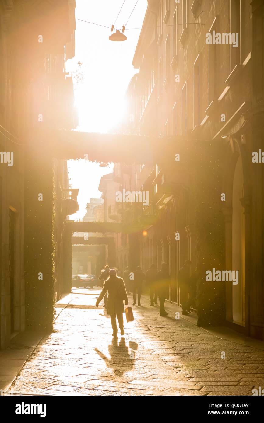 Famosa via dello Shopping di Lusso Via della Spiga a Milano, Lombardia in Italia. Foto Stock