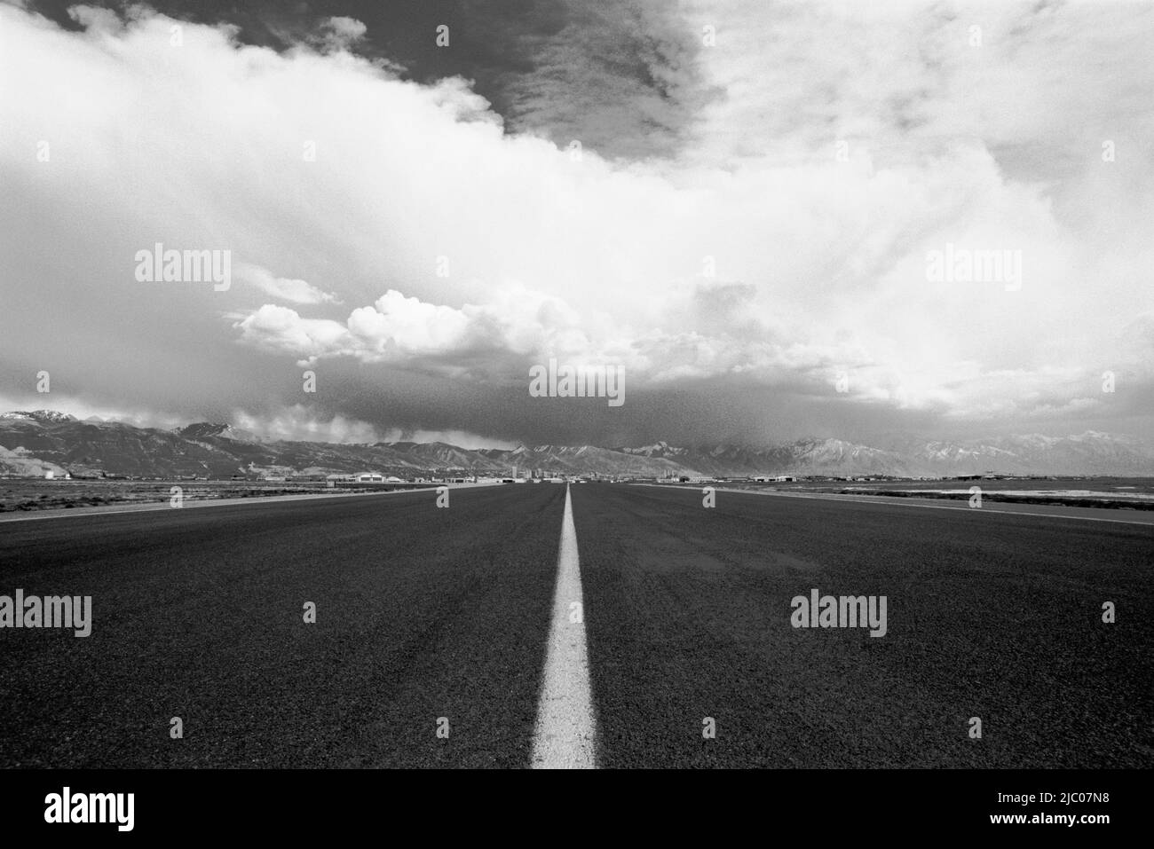 Nuvole sulla catena montuosa, aeroporto internazionale di Salt Lake City, Salt Lake City, Utah, USA Foto Stock