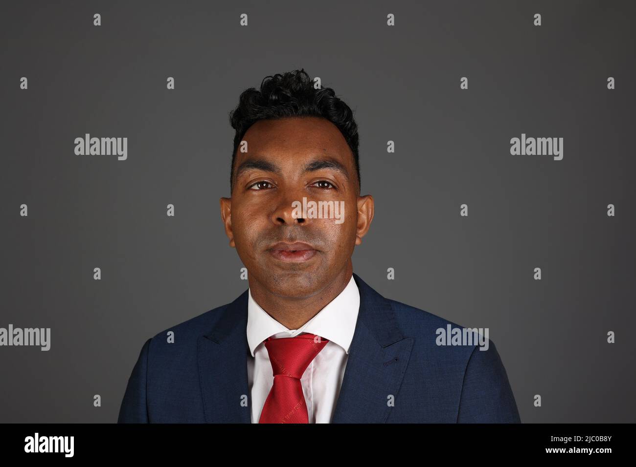 Crawley, UK 8th giugno 2022 : il nuovo manager del Crawley Town Football Club Kevin Betsy al Broadfield Stadium di Crawley. Credit: James Boardman/Alamy Live News Foto Stock