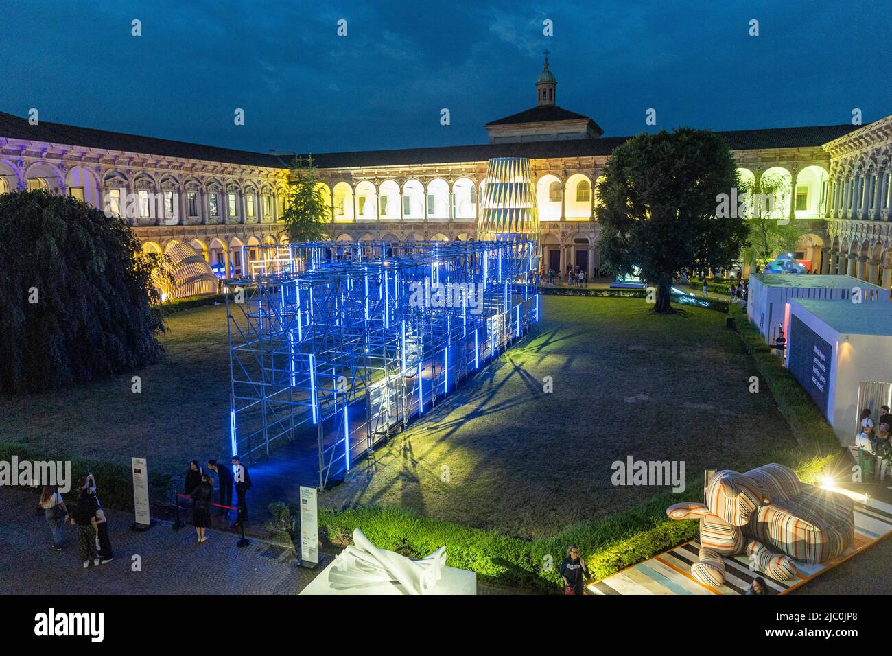 Milano, Italia - giugno 8 2022 - settimana del design Fuorisalone all'Università - fabbrica di Piero Lissoni con Sanlorenzo Foto Stock