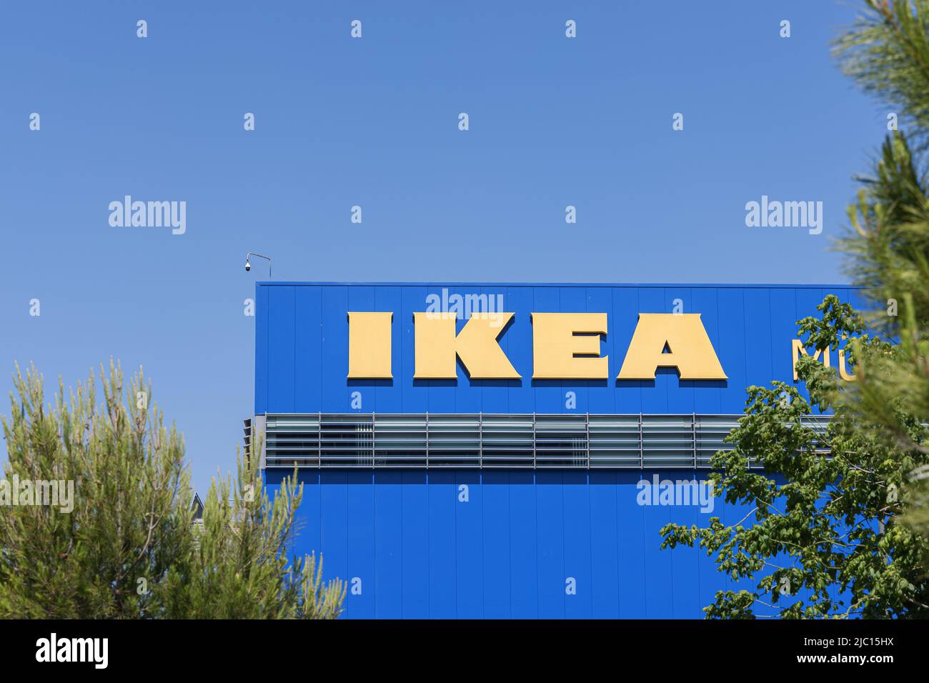 ALFAFAR, SPAGNA - 06 GIUGNO 2022: IKEA è una multinazionale svedese che progetta e vende mobili, elettrodomestici da cucina e accessori per la casa Foto Stock