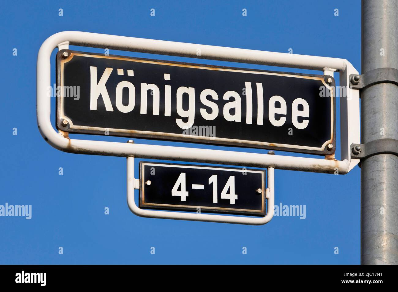 Strada segno Koenigsallee, chiamato Koe, una strada commerciale di lusso ben nota, Germania, Renania settentrionale-Vestfalia, basso Reno, Dusseldorf Foto Stock