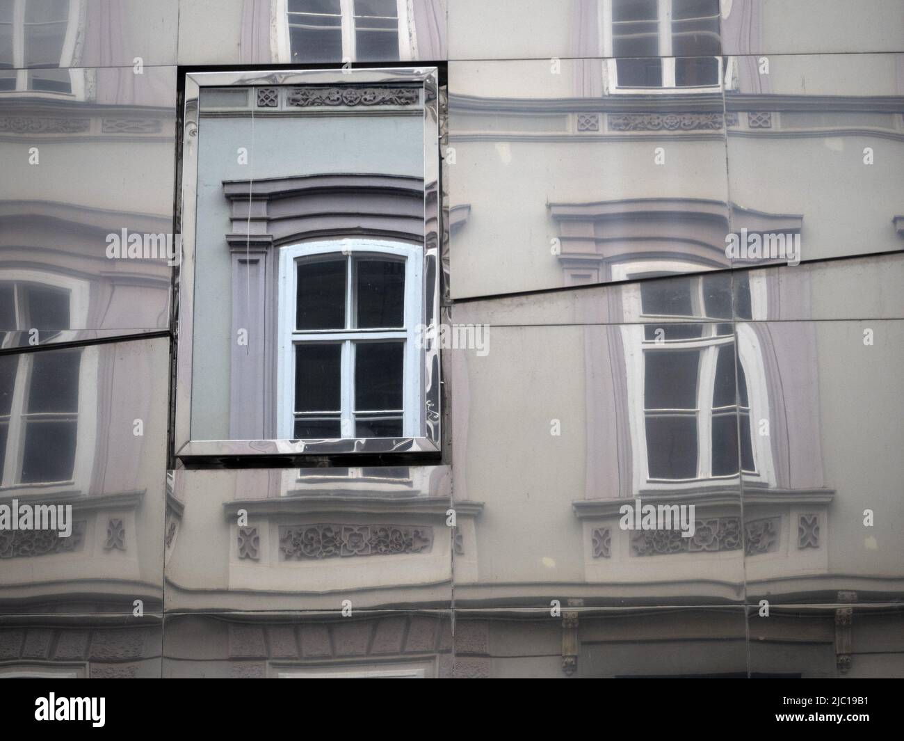 Graz austria riflessione buiulding sulla casa moderna vista città Foto Stock