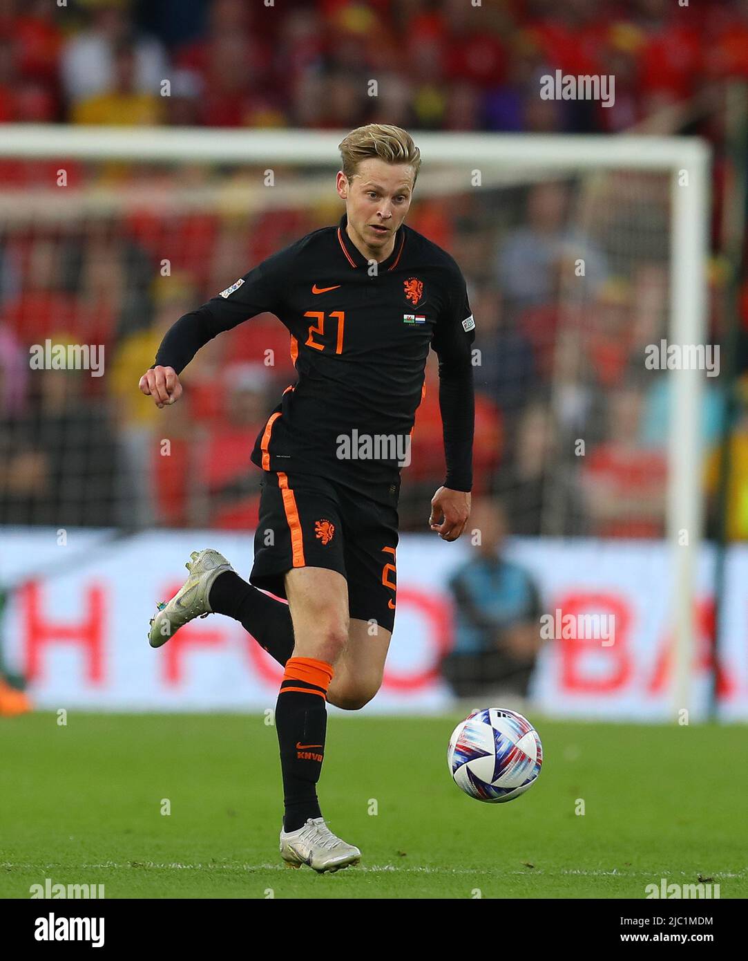 Cardiff, Regno Unito. 08th giugno 2022. Frenkie de Jong dei Paesi Bassi in azione. UEFA Nations League, partita di gruppo D, Galles contro Olanda allo stadio cittadino di Cardiff, Galles del Sud, mercoledì 8th giugno 2022. Solo per uso editoriale. pic by Andrew Orchard/Andrew Orchard SPORTS photography/Alamy Live News Credit: Andrew Orchard SPORTS photography/Alamy Live News Foto Stock