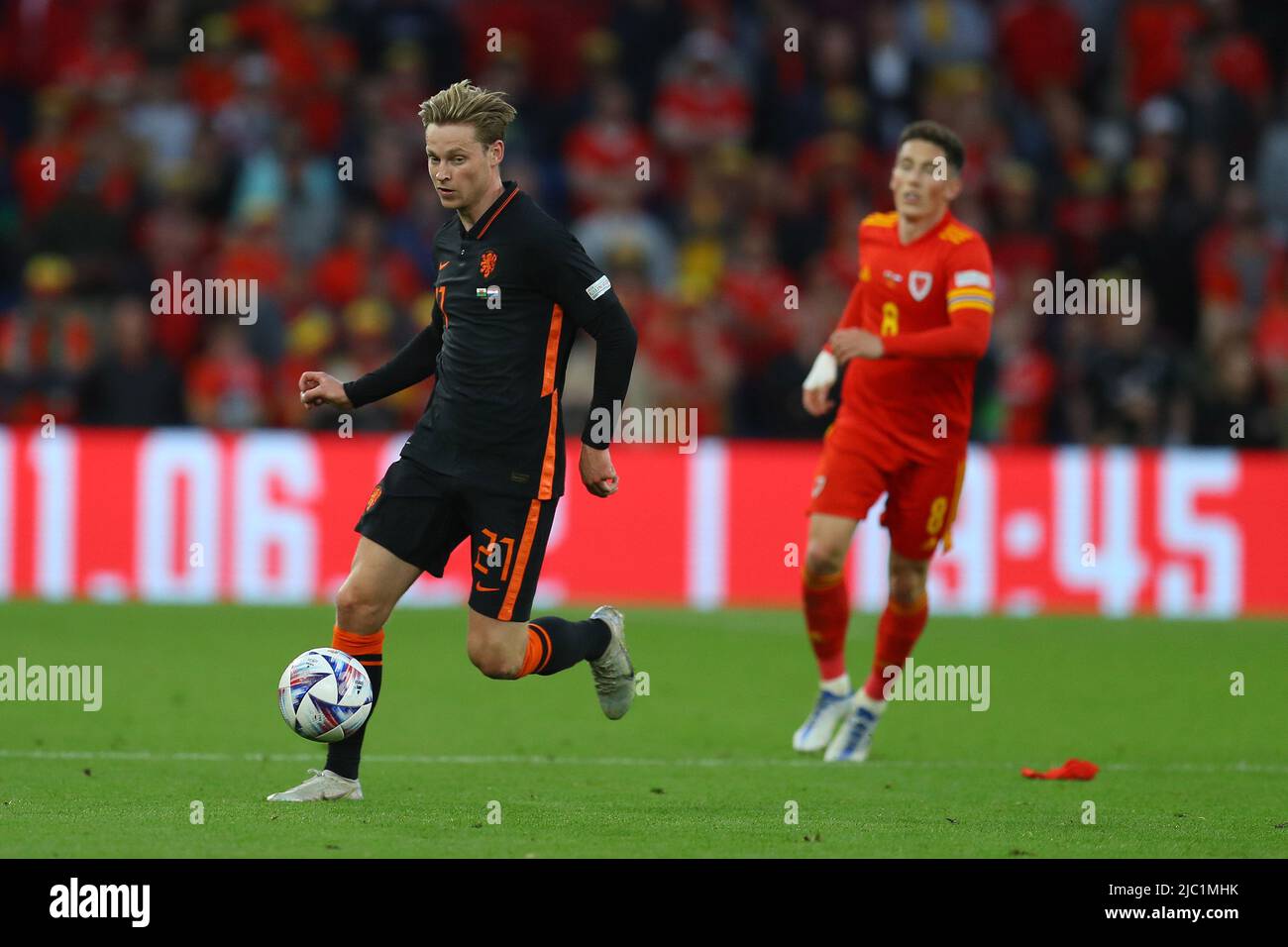 Cardiff, Regno Unito. 08th giugno 2022. Frenkie de Jong dei Paesi Bassi in azione. UEFA Nations League, partita di gruppo D, Galles contro Olanda allo stadio cittadino di Cardiff, Galles del Sud, mercoledì 8th giugno 2022. Solo per uso editoriale. pic by Andrew Orchard/Andrew Orchard SPORTS photography/Alamy Live News Credit: Andrew Orchard SPORTS photography/Alamy Live News Foto Stock