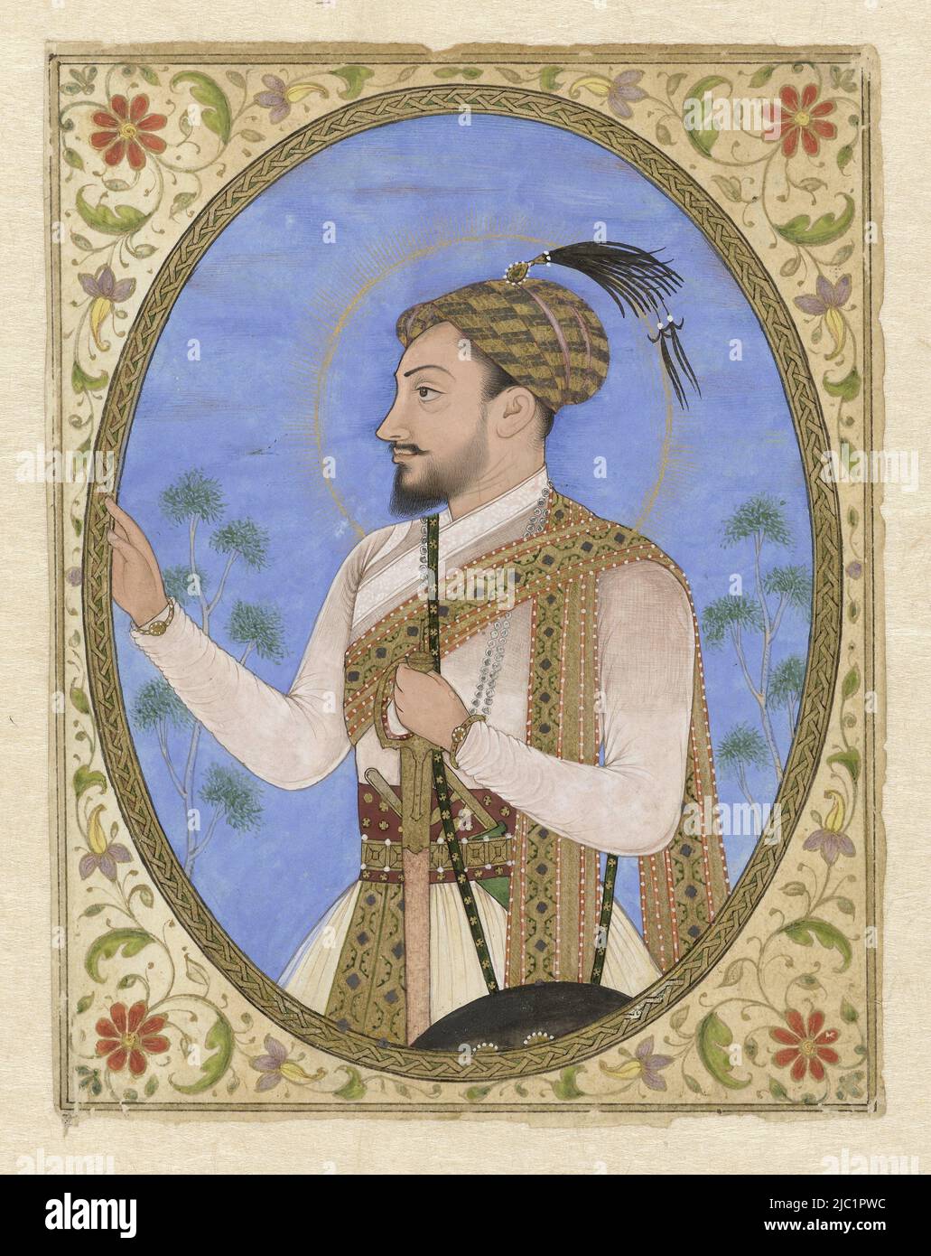 Ritratto in miniatura di Sultan Muhammad Adil Shah di Bijapur (1627-1656), di profilo a sinistra su sfondo azzurro, in un ovale con bordo ornamentale dorato e una cornice di viti di fiore su bianco, cornici in nero. Il ritratto è stato completato sul verso con una descrizione in olandese, anche il pannello di legno su cui è stato incollato ha una descrizione olandese sul retro, Sultan Muhammad Adil Shah Ritratto miniatura di Sultan Muhammad Adil Shah di Bijapur., disegnatore: anonimo, Golkonda, c.. 1685, carta, spazzola, h 120 mm x l 95 mm, h 114 mm x l 86 mm Foto Stock