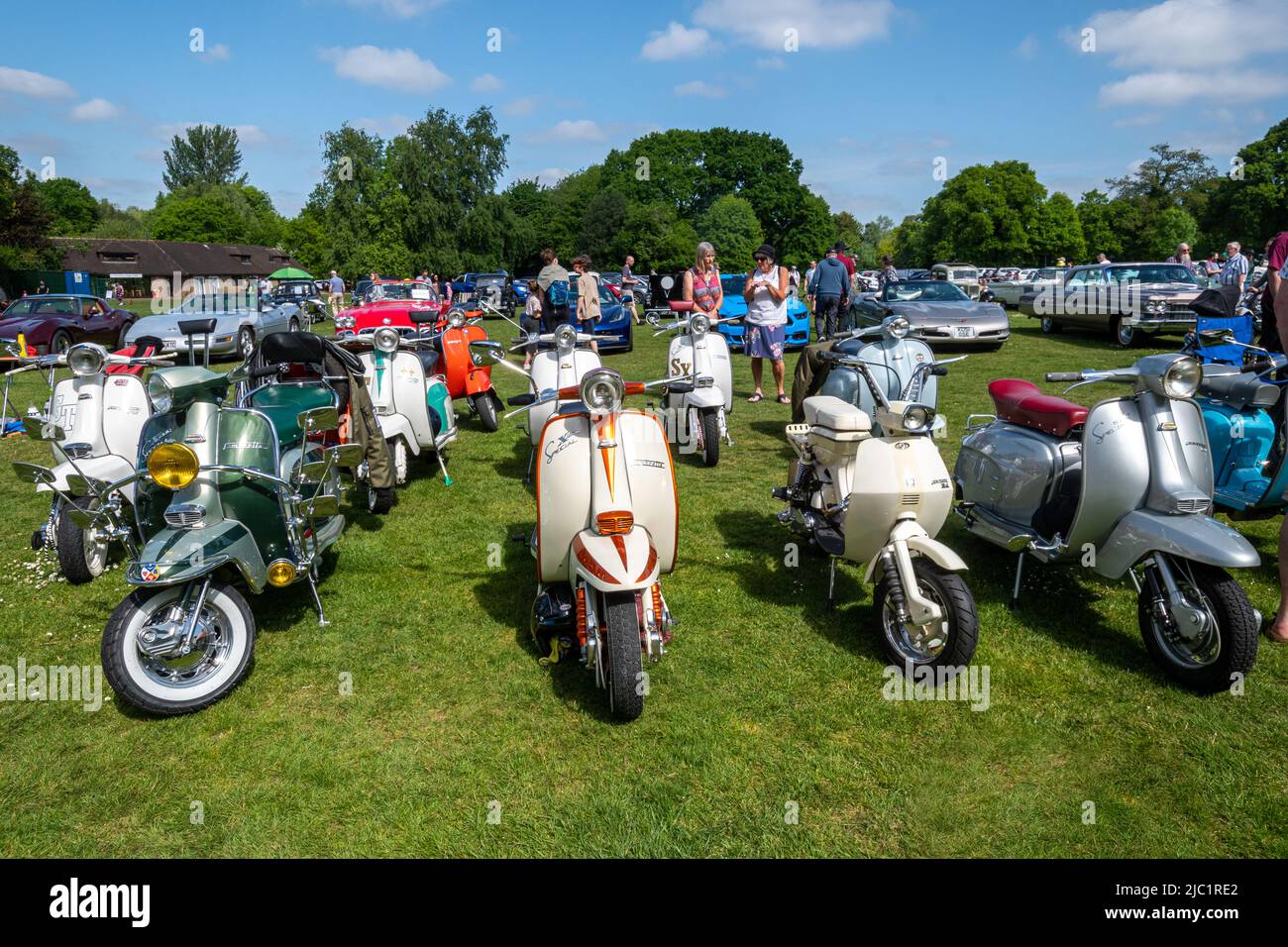 Scooter a motore Lambretta (moto) in mostra al Surrey Heath Show, Frimley, Surrey, Inghilterra, Regno Unito Foto Stock