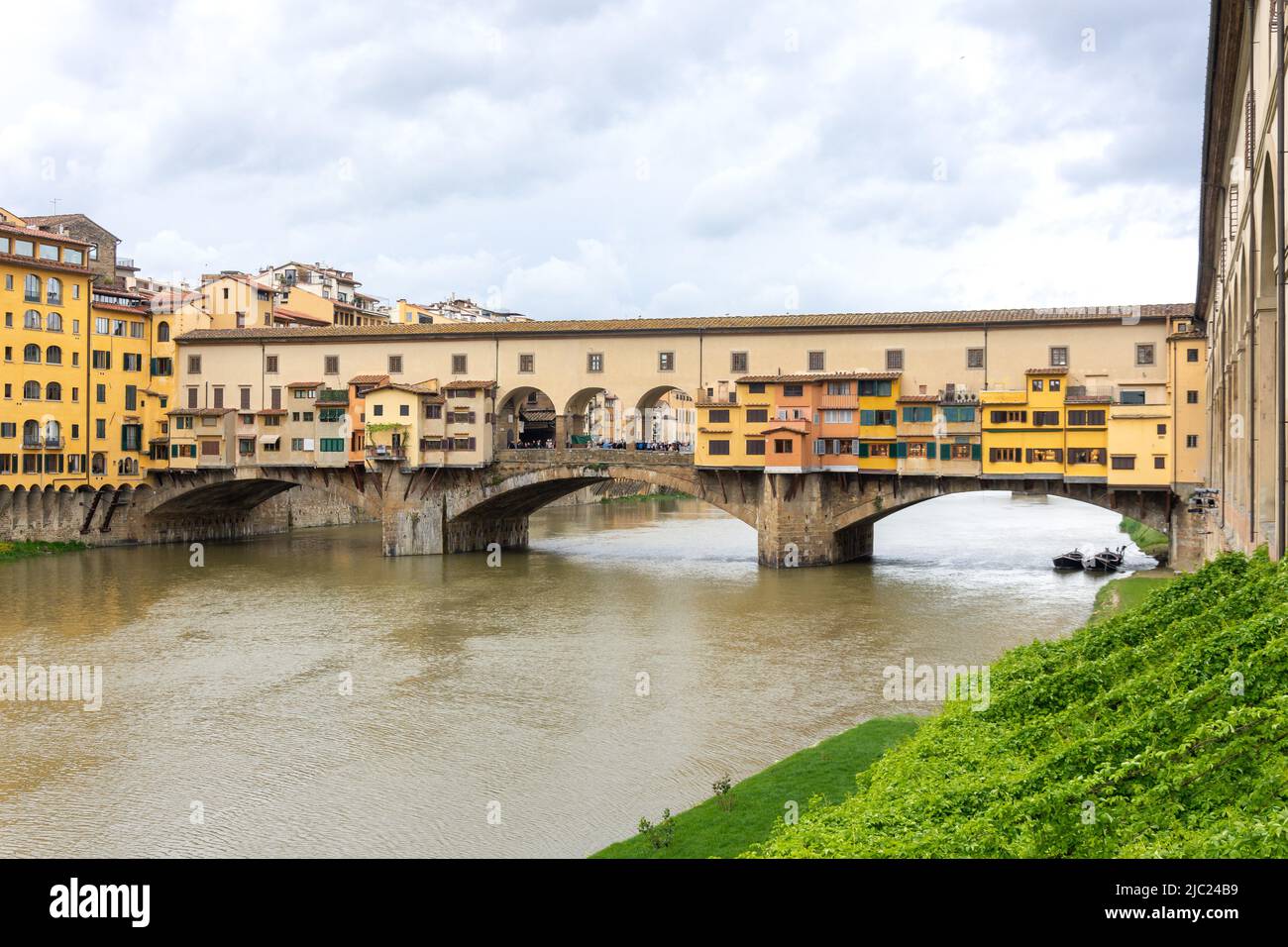 Ponte Vecchio sul fiume Arno, Città Vecchia, Firenze, Regione Toscana, Italia Foto Stock