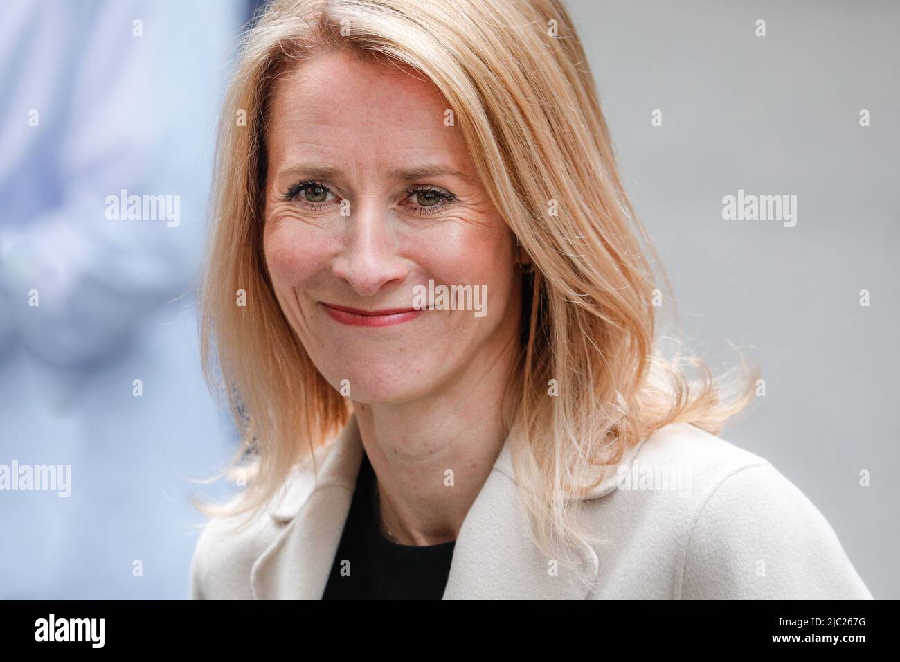 Kaja Kallas, primo Ministro dell'Estonia, primo piano, sorridente Foto Stock