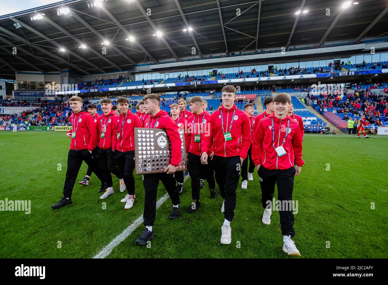 CARDIFF, GALLES - 08 GIUGNO 2022: La squadra giovanile Connah's Quay Nomads  F.C durante la Lega una tappa della Lega delle Nazioni 2022 tra Galles e  Paesi Bassi al Cardiff City Stadium