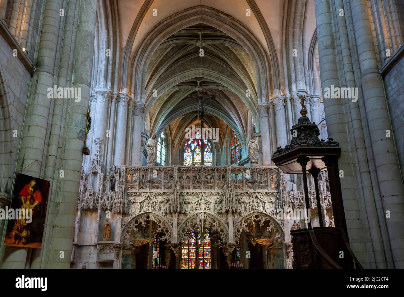 Troyes chiesa di Sainte-Madeleine, costruita nel 12th secolo. Aube, Champagne-Ardenne, Francia. JUBE dal 16th secolo di Jean Gailde. Foto Stock