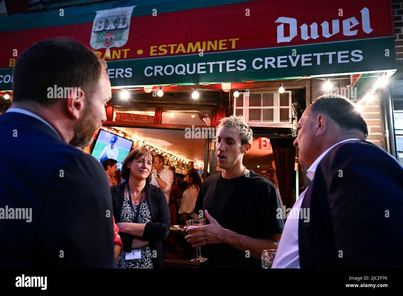 L'illustrazione mostra un evento di degustazione della birreria Val-Dieu al 'BXL Cafe' a Times Square durante la Missione economica Belga negli Stati Uniti d'America, mercoledì 08 giugno 2022 a New York. Dal 4th al 12th giugno una delegazione con la Principessa e vari Ministri visiterà Atlanta, New York e Boston. BELGA PHOTO LAURIE DIEFFEMBACQ Foto Stock