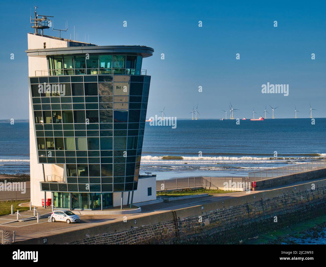 Progettato da SMC Parr Architects, l'edificio in vetro del Marine Operations Center del porto di Aberdeen, Scozia, Regno Unito. Foto Stock
