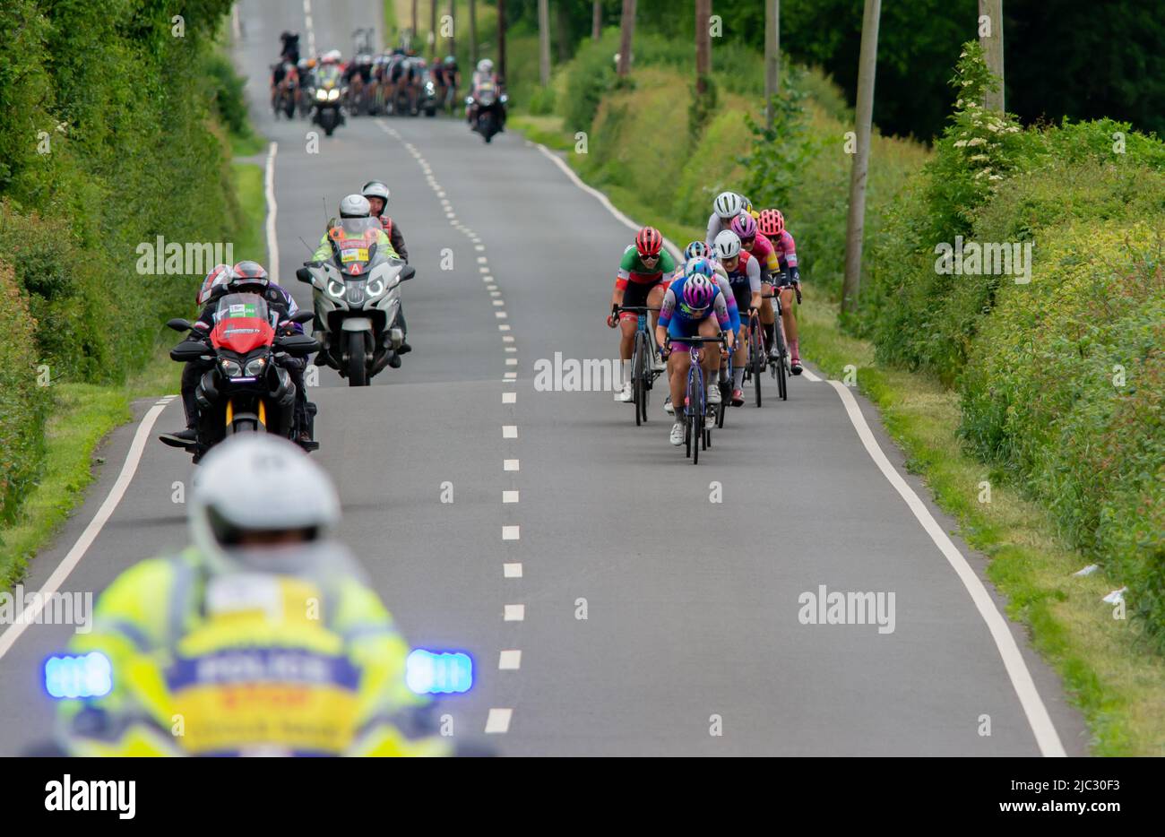 Il tour ciclabile femminile nel regno unito 2022, tappa 4 tra Wrexham e Welshpool Wales. Immagini catturate vicino a Montgomery Nr Welshpool. Foto Stock