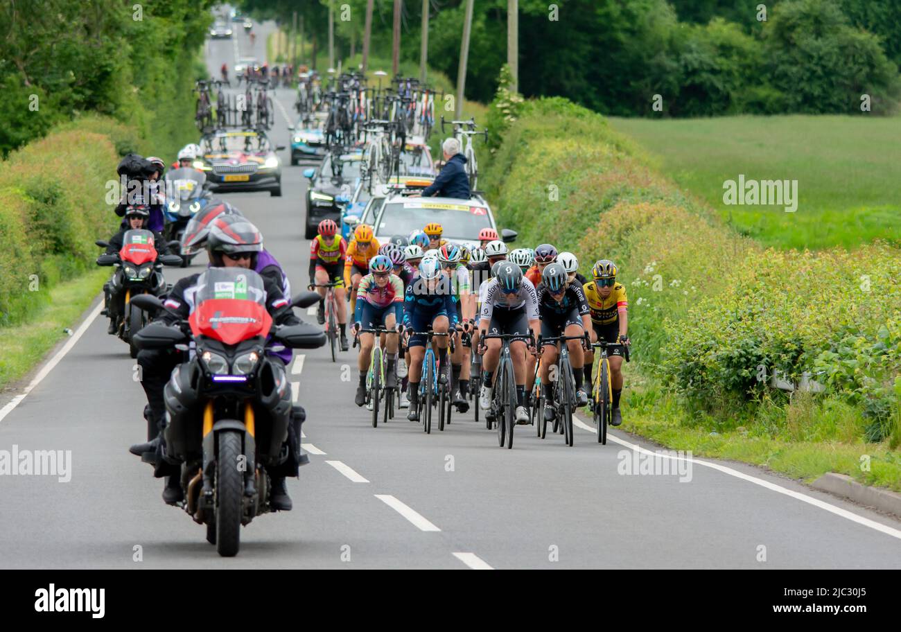 Il tour ciclabile femminile nel regno unito 2022, tappa 4 tra Wrexham e Welshpool Wales. Immagini catturate vicino a Montgomery Nr Welshpool. Foto Stock