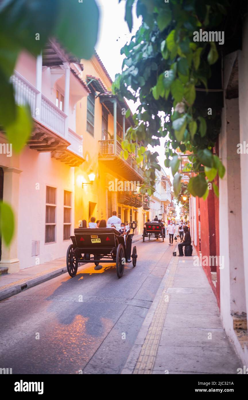 I visitatori potranno fare un giro in carrozza a Cartagena de Indias, Colombia Foto Stock