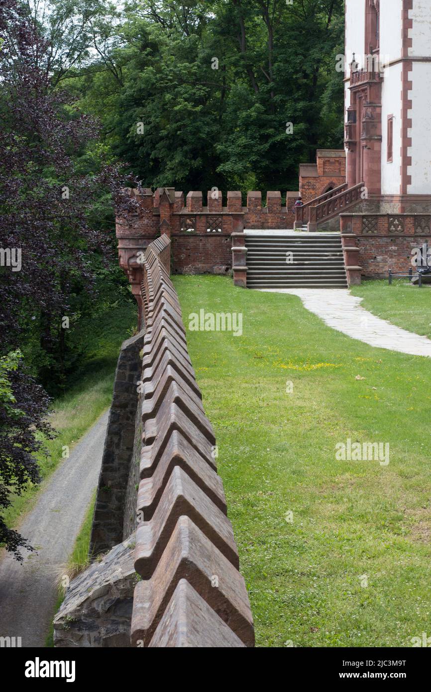 mura intorno al castello hradec nad moravici in moravia, regione opava, slesia, repubblica ceca. Famoso punto di riferimento culturale nazionale. Foto Stock