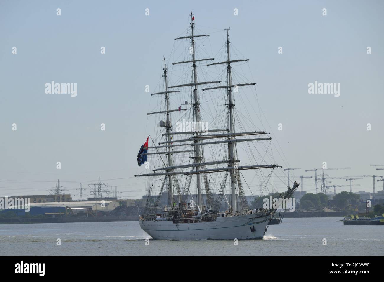 Royal Navy of Oman veliero di addestramento Shabab Oman II che si dirige verso il fiume Tamigi durante la sua prima visita a Londra Foto Stock