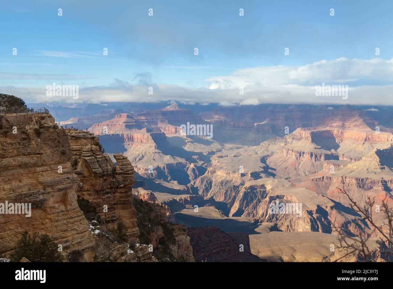 Vista laterale di Mather Point vista nel bordo sud del Grand Canyon, Arizona, Stati Uniti Foto Stock