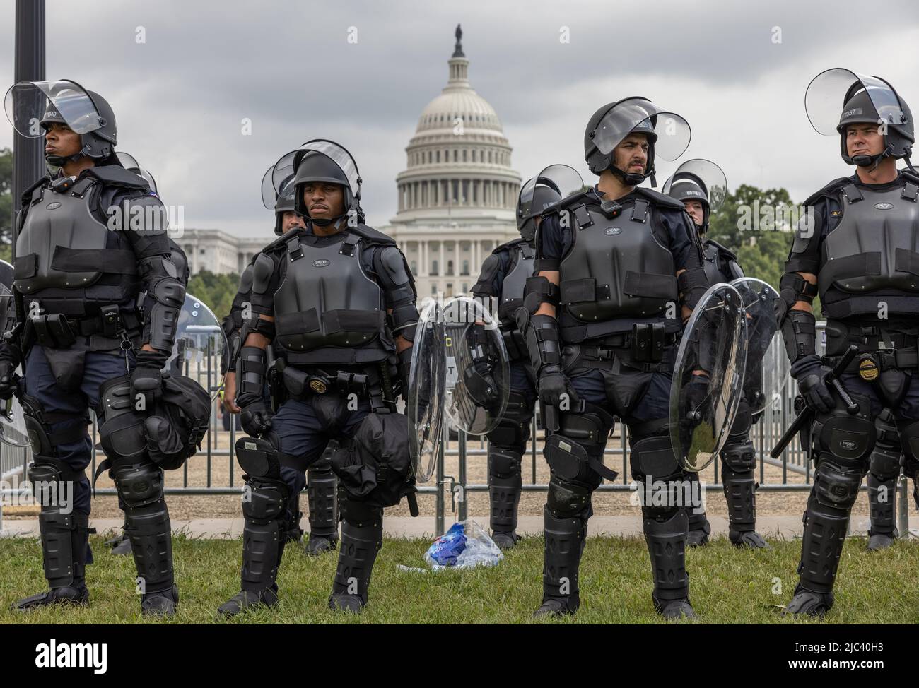 WASHINGTON, D.C. – 18 settembre 2021: Gli ufficiali della polizia del Campidoglio degli Stati Uniti sono visti durante il raduno “Giustizia per il J6” vicino al Campidoglio degli Stati Uniti. Foto Stock