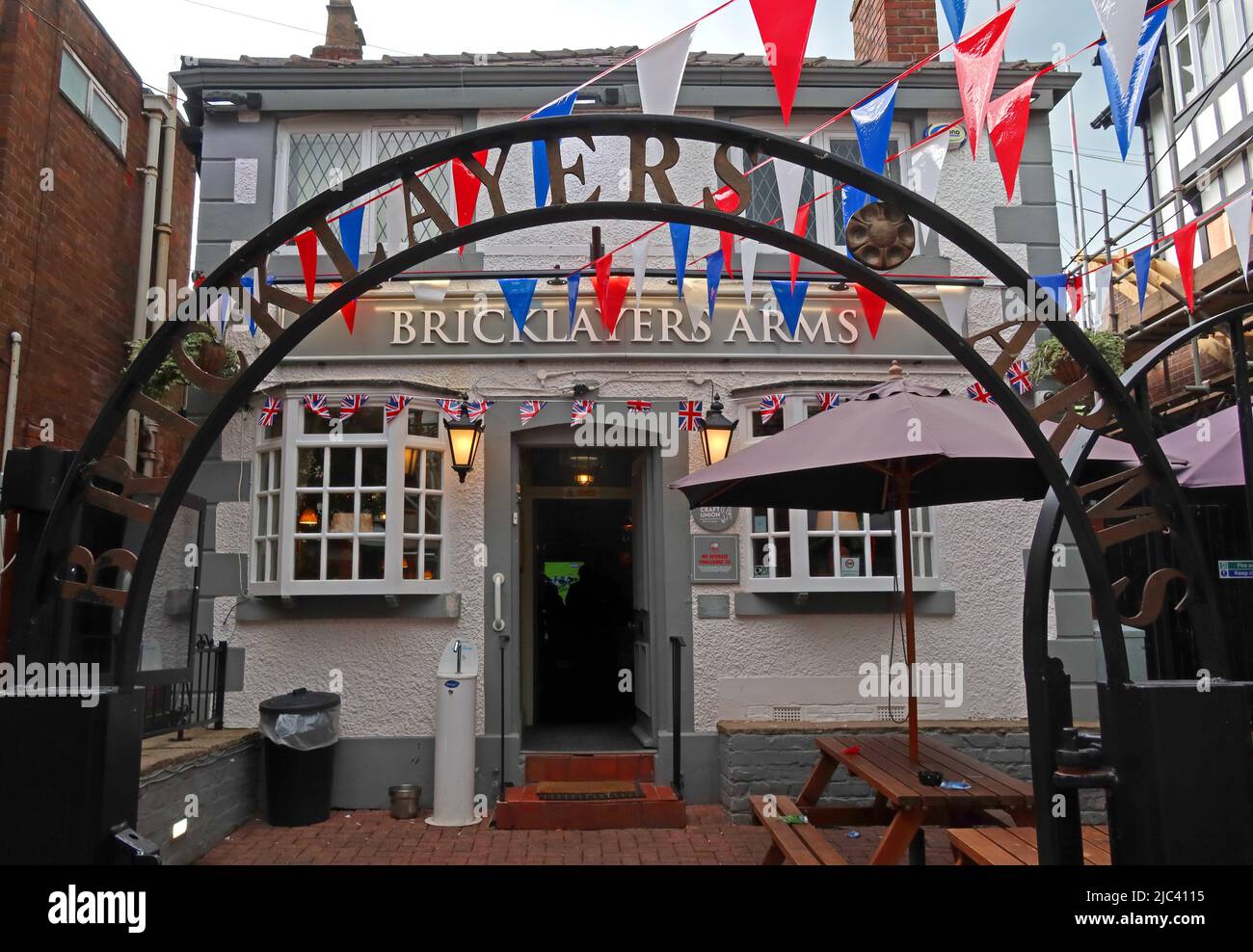 Ingresso ai Bricklayers Arms, George Street, Stamford Quarter, Altrincham, Trafford, INGHILTERRA, REGNO UNITO, WA14 1RF Foto Stock