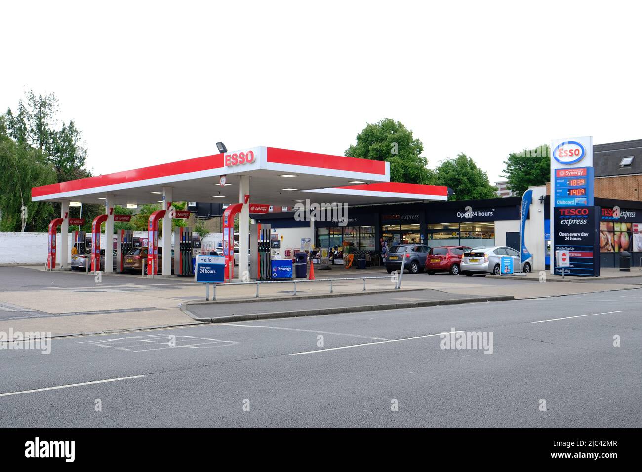 Londra, Regno Unito. I prezzi della benzina e del diesel continuano ad aumentare in tutto il paese e il costo per riempire un'auto media è ora di £100. Foto Stock