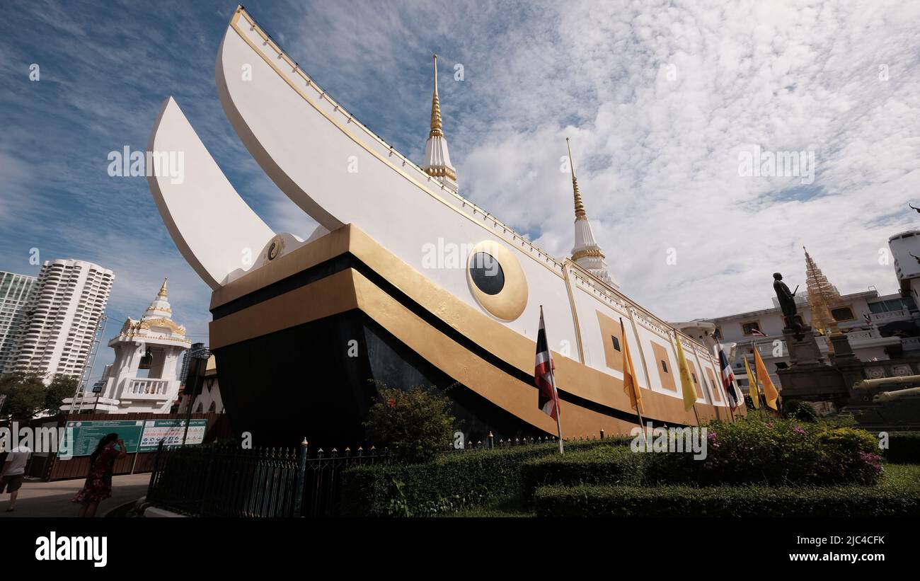 La barca Wat alias il Wat Yannawa sulle rive del fiume Chao Phraya Charoen Krung strada, Sathorn distretto Bangkok Thailandia Foto Stock