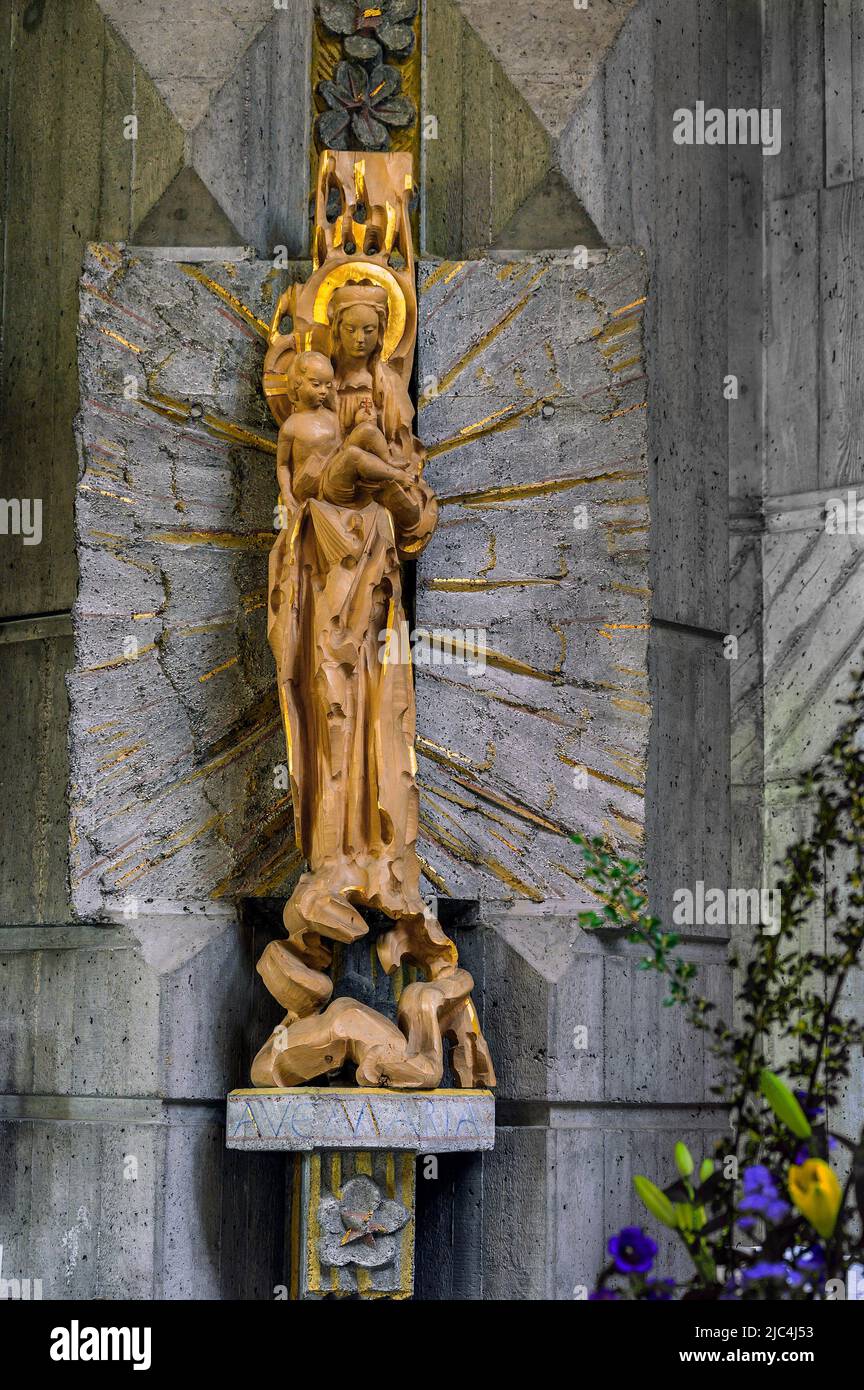 Maria con Gesù Bambino, Sant'Edvige, Chiesa parrocchiale cattolica romana nel distretto di Thingers, Kempten, Allgaeu, Baviera, Germania Foto Stock