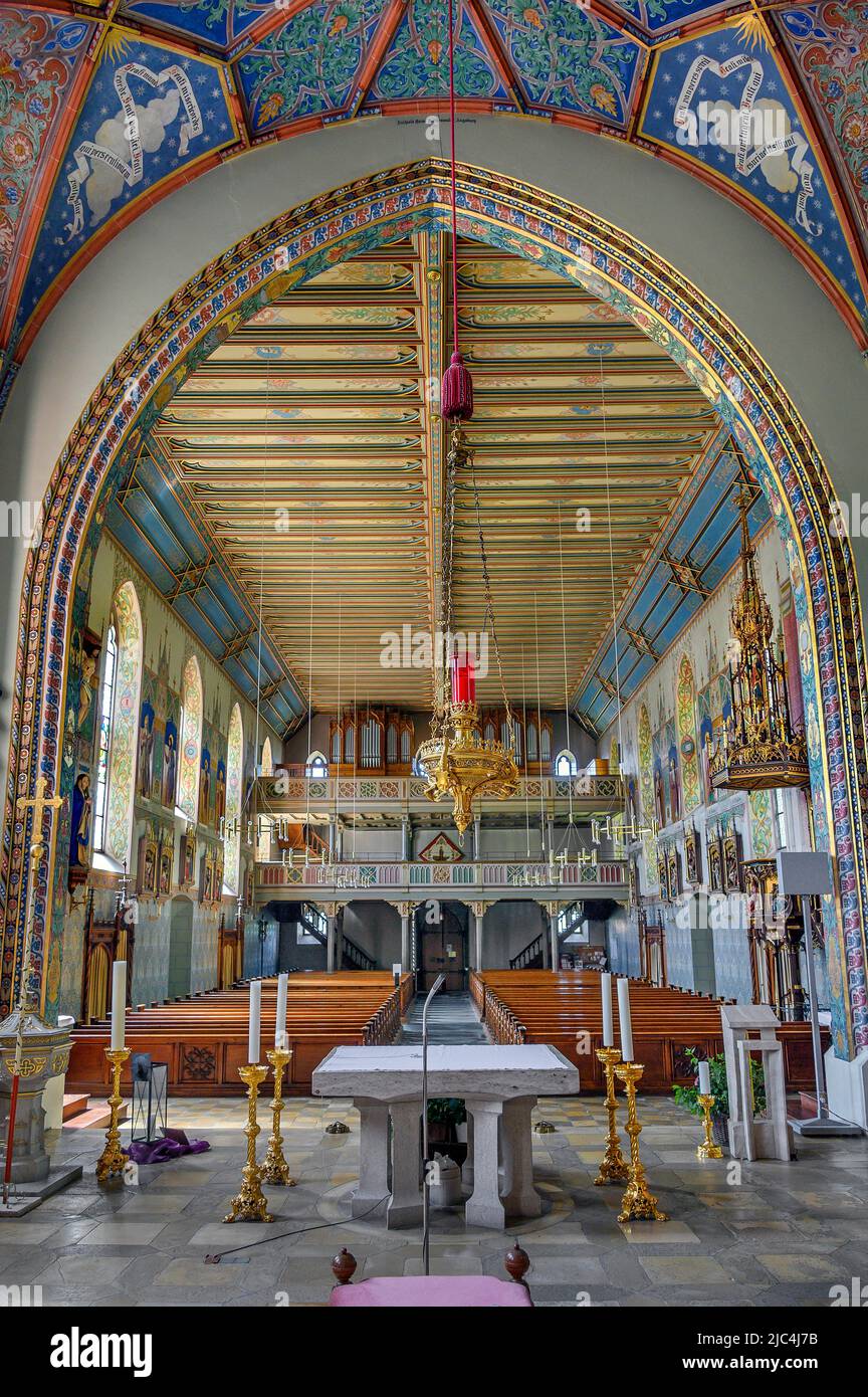 Altare maggiore e mansarda d'organo, San Pelagio, chiesa neogotica, Weitnau, Allgaeu, Baviera, Germania Foto Stock