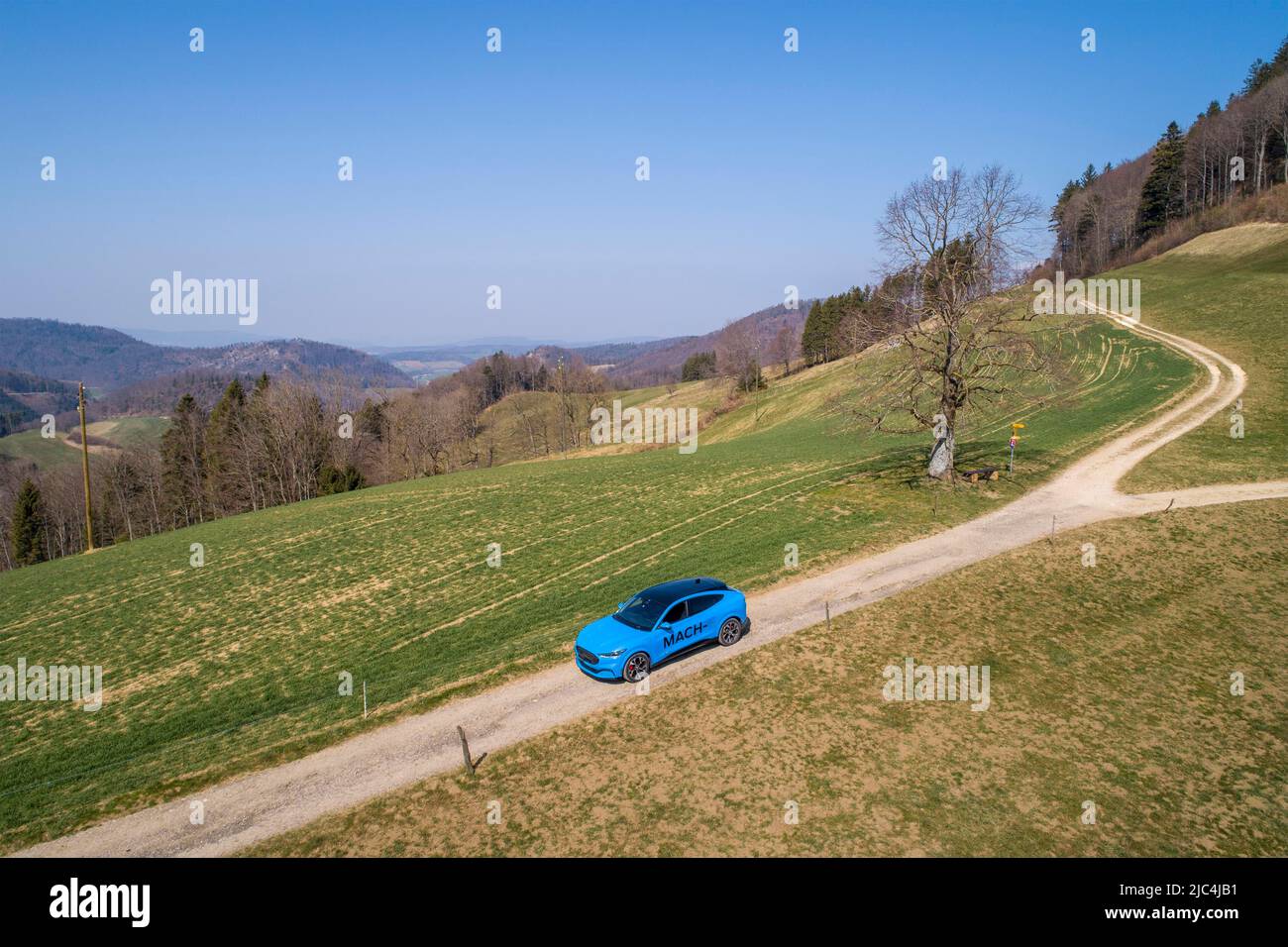 Ford Mustang Mach-e auto elettrica, fuco, Challhoechi, Basilea-Landschaft, Svizzera Foto Stock