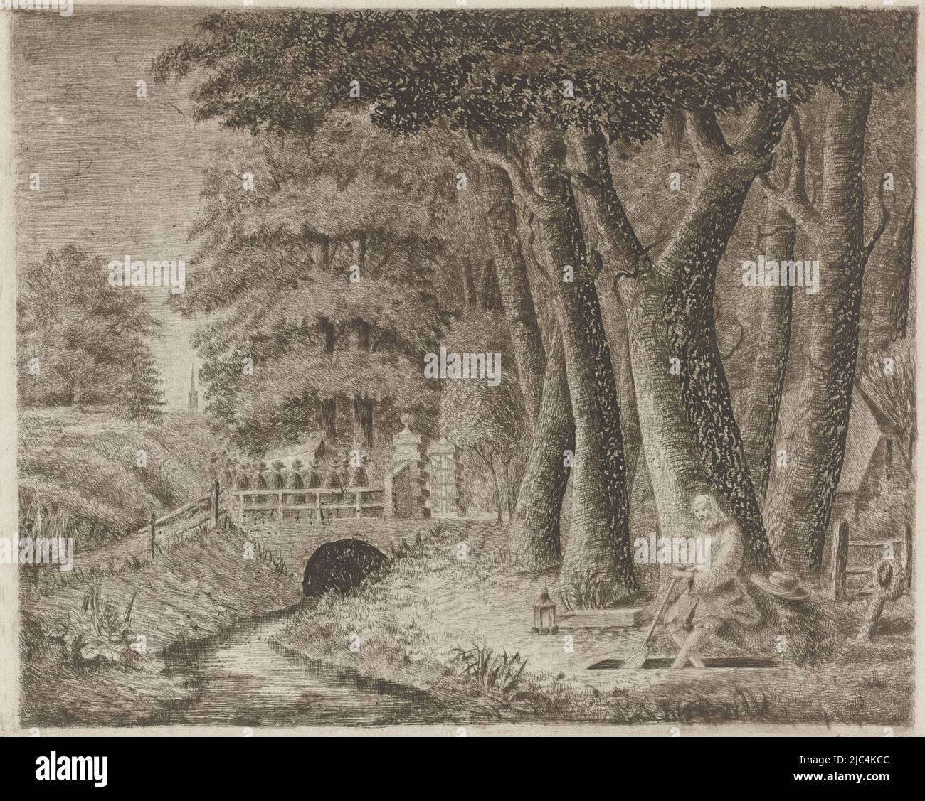 Sul lungomare, sotto gli alberi, un sepolcro scava una tomba. Sullo sfondo un ponte con la processione funeraria che porta la bara., Gravedigger, tipografo: Eberhard Cornelis Rahms, Tollens, Oudewater, 1862, carta, incisione, punto secco, h 203 mm x l 232 mm Foto Stock