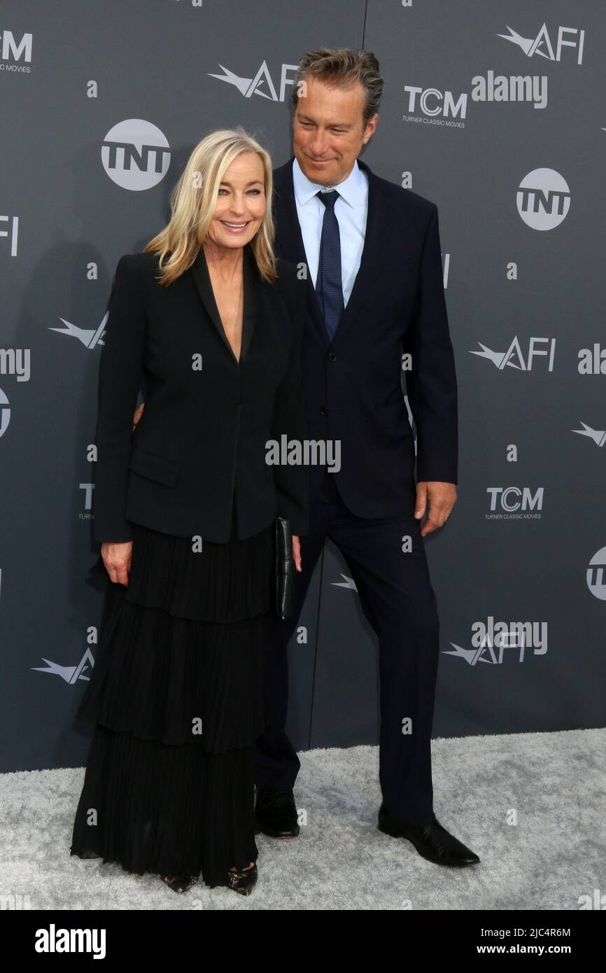 9 giugno 2022, Los Angeles, CA, Stati Uniti d'America: LOS ANGELES - 9 GIUGNO: Bo Derek, John Corbett al tributo di gala del premio AFI Life Achievement 48th che celebra Julie Andrews al Dolby Theatre il 9 giugno 2022 a Los Angeles, CA (Credit Image: © Kay Blake/ZUMA Press Wire) Foto Stock