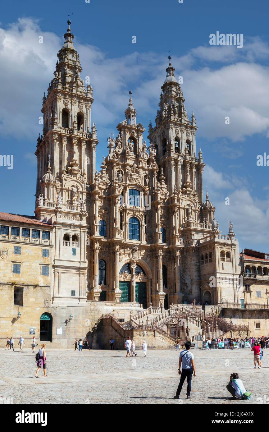 La cattedrale di Santiago de Compostela si trova di fronte a Piazza Obradoiro. Santiago de Compestela, provincia di Coruña, Galizia, Spagna. Santiago de COM Foto Stock