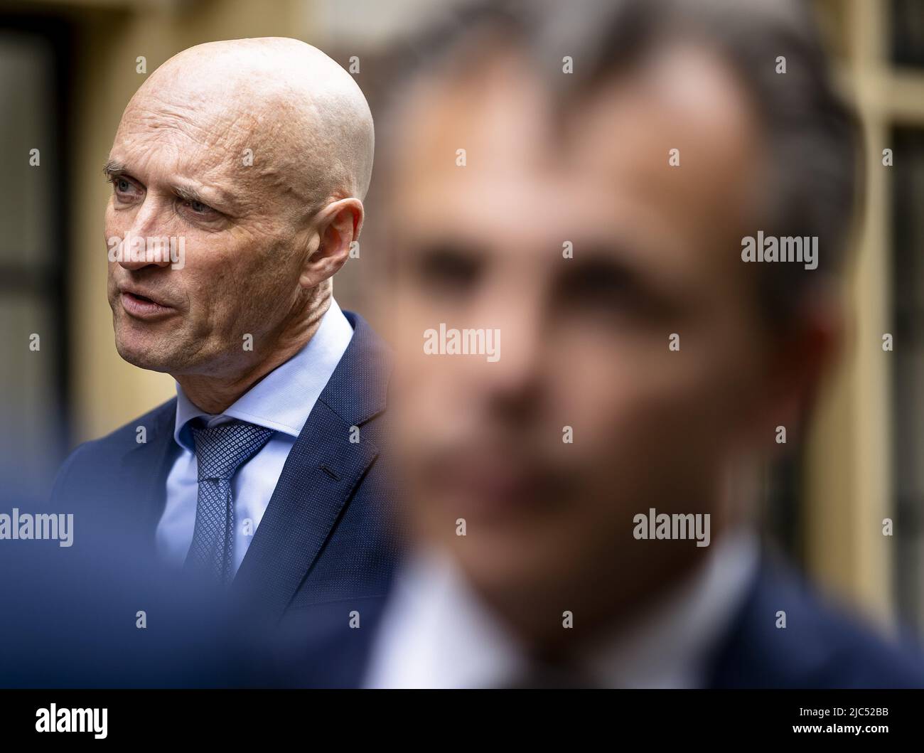2022-06-10 10:06:04 L'AIA - Ernst Kuipers, Ministro della Salute, del benessere e dello Sport, e Mark Harbers, Ministro delle infrastrutture e della gestione delle acque, si rivolse alla stampa al Binnenhof dopo il Consiglio settimanale dei Ministri. ANP REMKO DE WAAL Paesi bassi out - belgio out Foto Stock