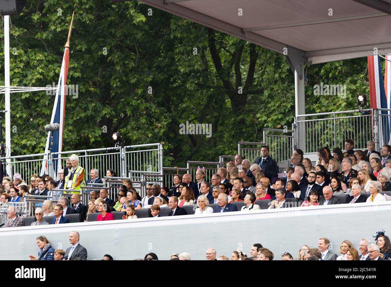 2 giugno 2022 politici, famiglia reale e VIP che partecipano alla processione giubilare della Regina Elisabetta al Mall Foto Stock