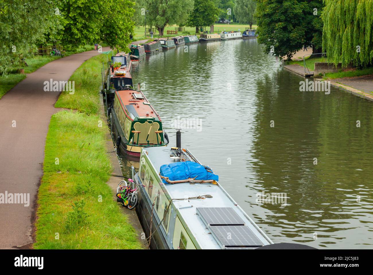 Case galleggianti sul fiume Cam a Cambridge, Inghilterra. Foto Stock