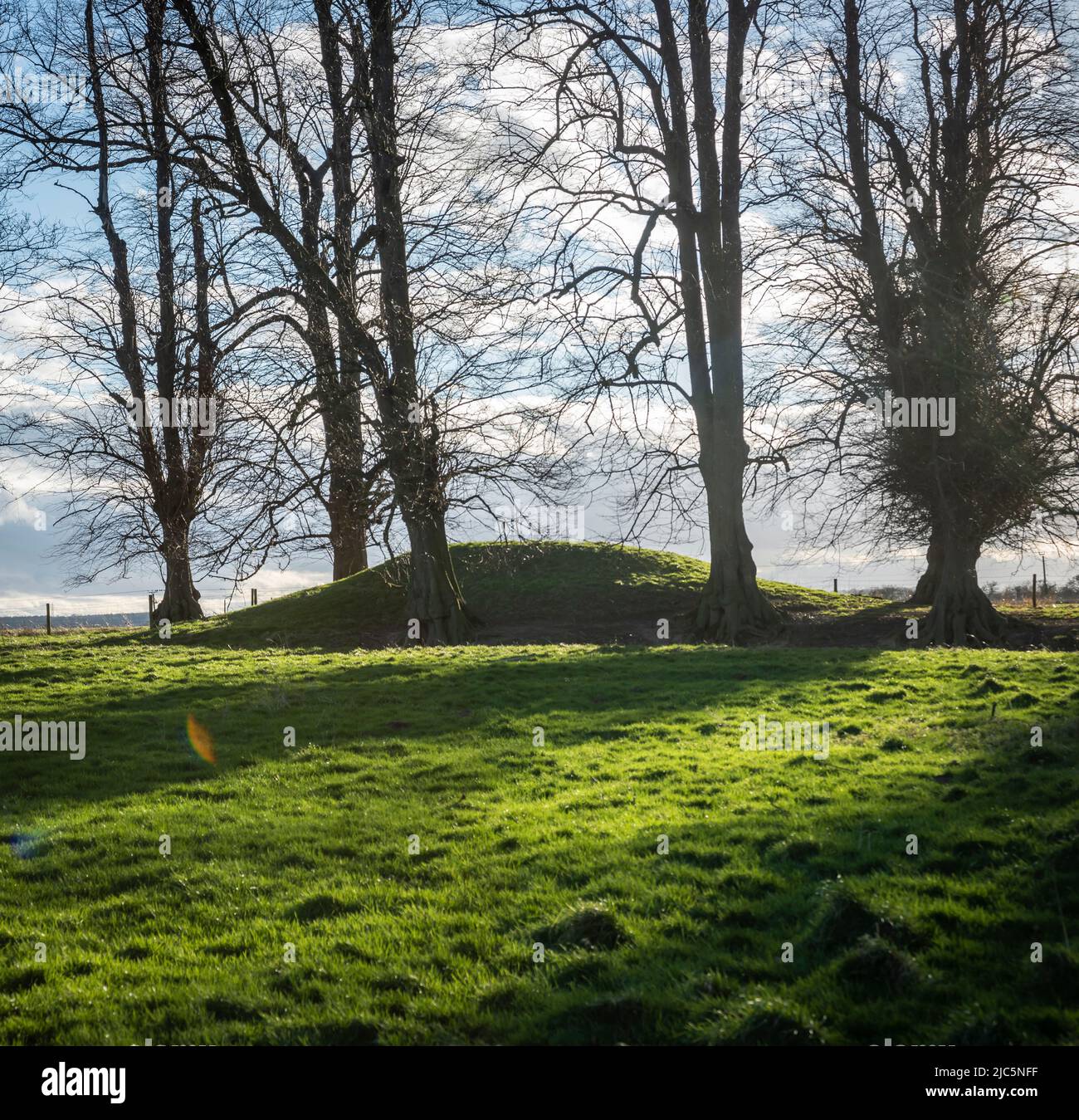 Il Mound a Etton vicino Beverley, East Yorkshire, Regno Unito Foto Stock