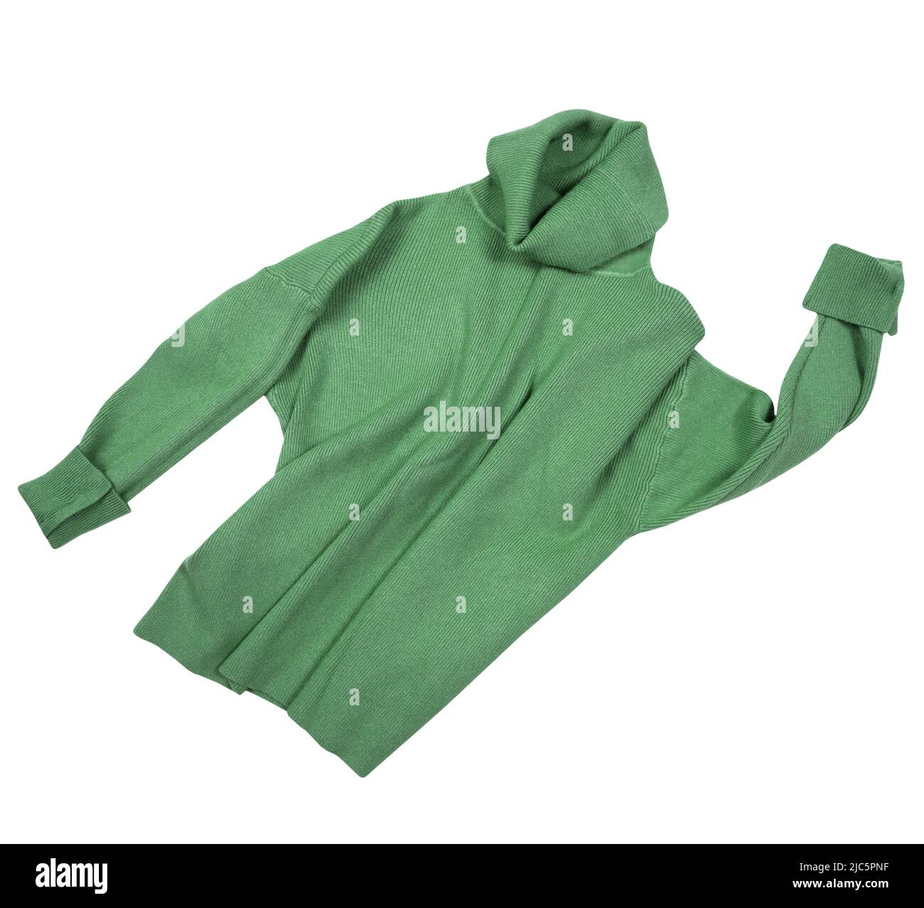 Maglia verde maglia manica lunga volare isolato su bianco. Abiti in movimento Crunpled. Lavanderia. Indumento di colore verde. Foto Stock