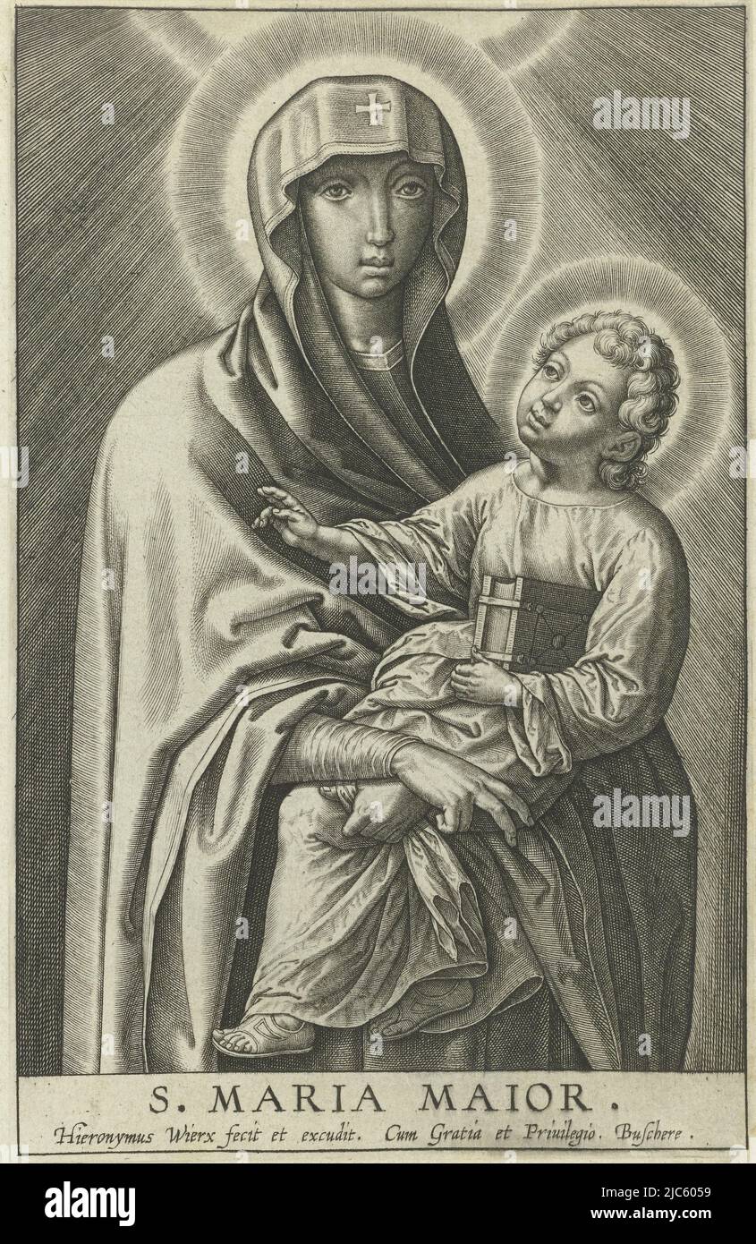 La velata Maria porta fra le braccia il Cristo Bambino. Il bambino tiene un libro sotto il suo braccio e fa un gesto di benedizione., Maria col Cristo Bambino S. Maria Maior , stampatrice: Hieronymus Wierix, (menzionato sull'oggetto), editore: Hieronymus Wierix, (menzionato sull'oggetto), Joachim de Buschere, (Menzionato sull'oggetto), Anversa, 1563 - prima del 1600, carta, incisione, h 137 mm x l 88 mm Foto Stock